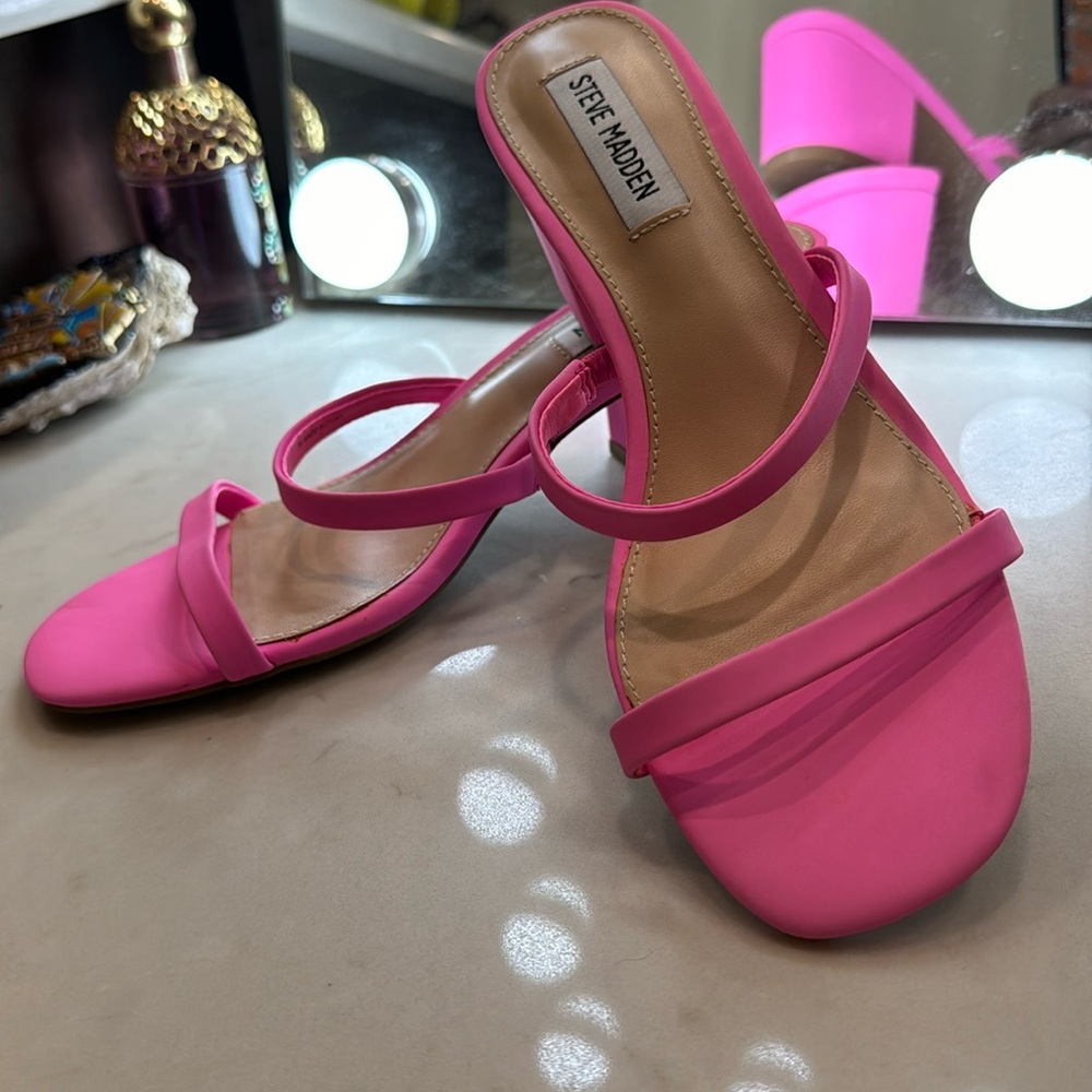 Neon Pink Steve Maddon Issy Size 7